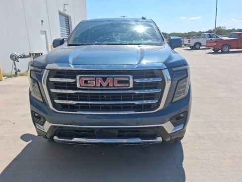 Used 2025 GMC Yukon Elevation w/ Elevation Premium Package AWD/4WD image 8