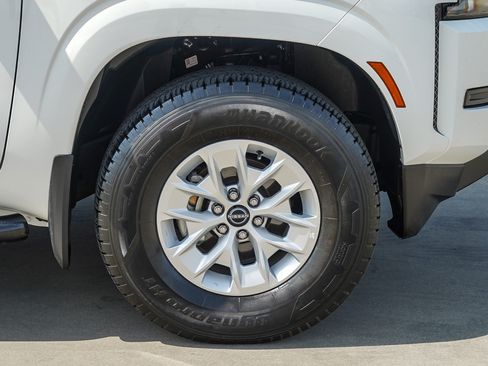 Used 2024 Nissan Frontier SV RWD image 11