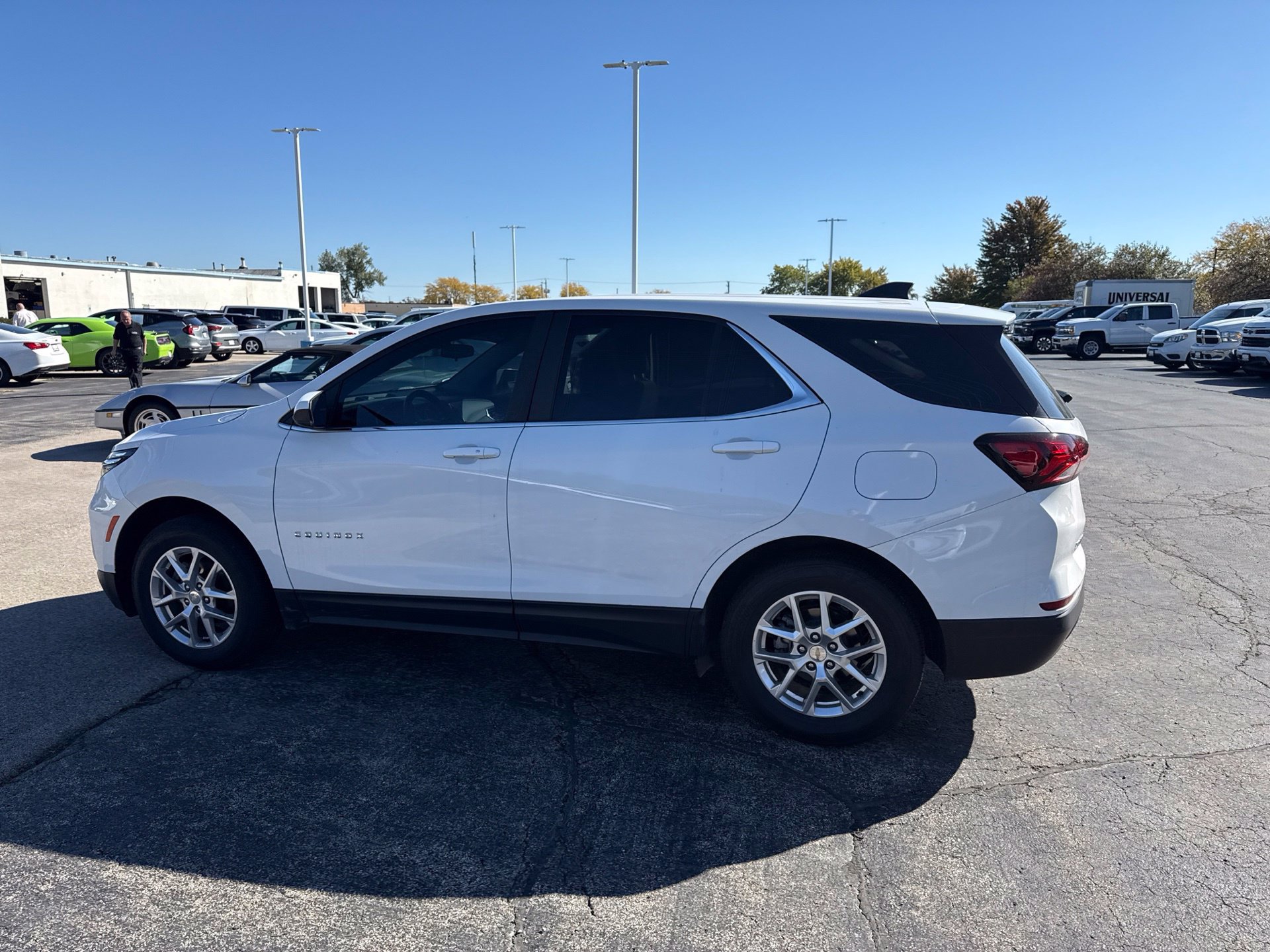 Used 2023 Chevrolet Equinox LT w/ Driver Convenience Package AWD/4WD image 12