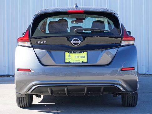 Used 2025 Nissan Leaf S image 10
