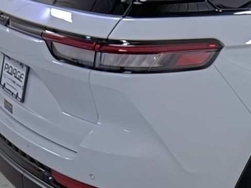 New 2025 Jeep Grand Cherokee Altitude image 13