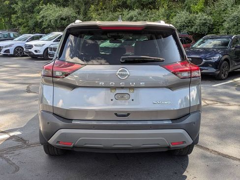 Used 2021 Nissan Rogue SV w/ Premium Package AWD/4WD image 3