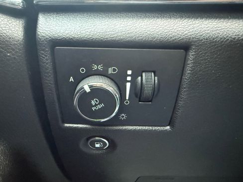 Used 2020 Jeep Grand Cherokee Limited w/ Luxury Group II image 18