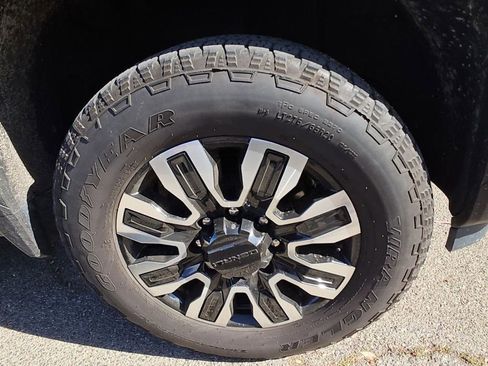 Used 2024 GMC Sierra 3500 Denali Ultimate AWD/4WD image 4