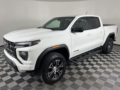 Used 2024 GMC Canyon AT4 w/ AT4 Premium Package image 8