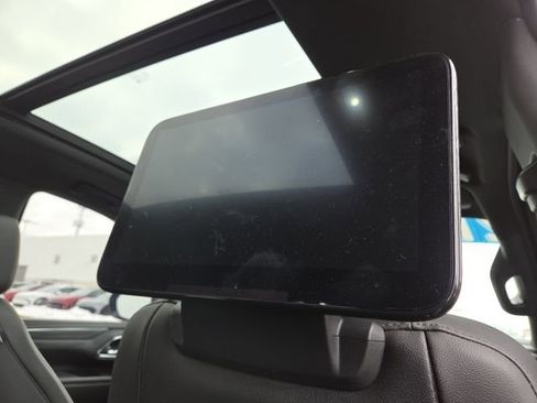 Used 2021 GMC Yukon SLT w/ SLT Premium Package image 18