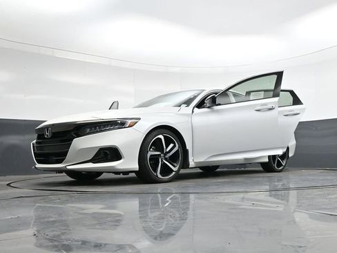 Used 2022 Honda Accord Sport image 44