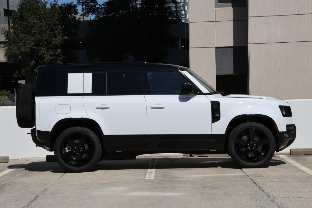 New 2026 Land Rover Defender 110 X-Dynamic SE AWD/4WD image 3