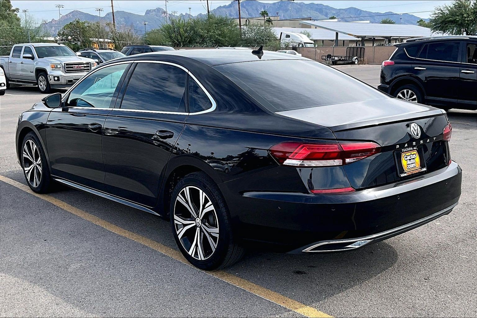 Used 2020 Volkswagen Passat 2.0T SEL FWD image 4
