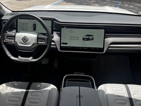Used 2024 Rivian R1S Adventure AWD/4WD image 11
