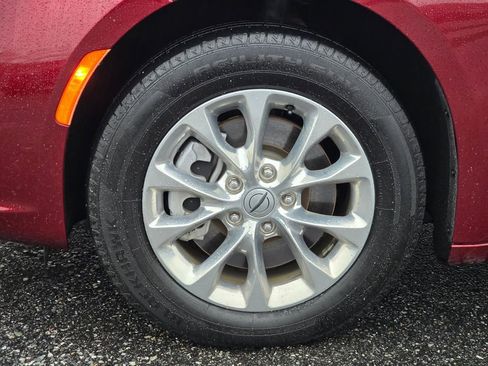 Used 2022 Chrysler Pacifica Touring-L image 22