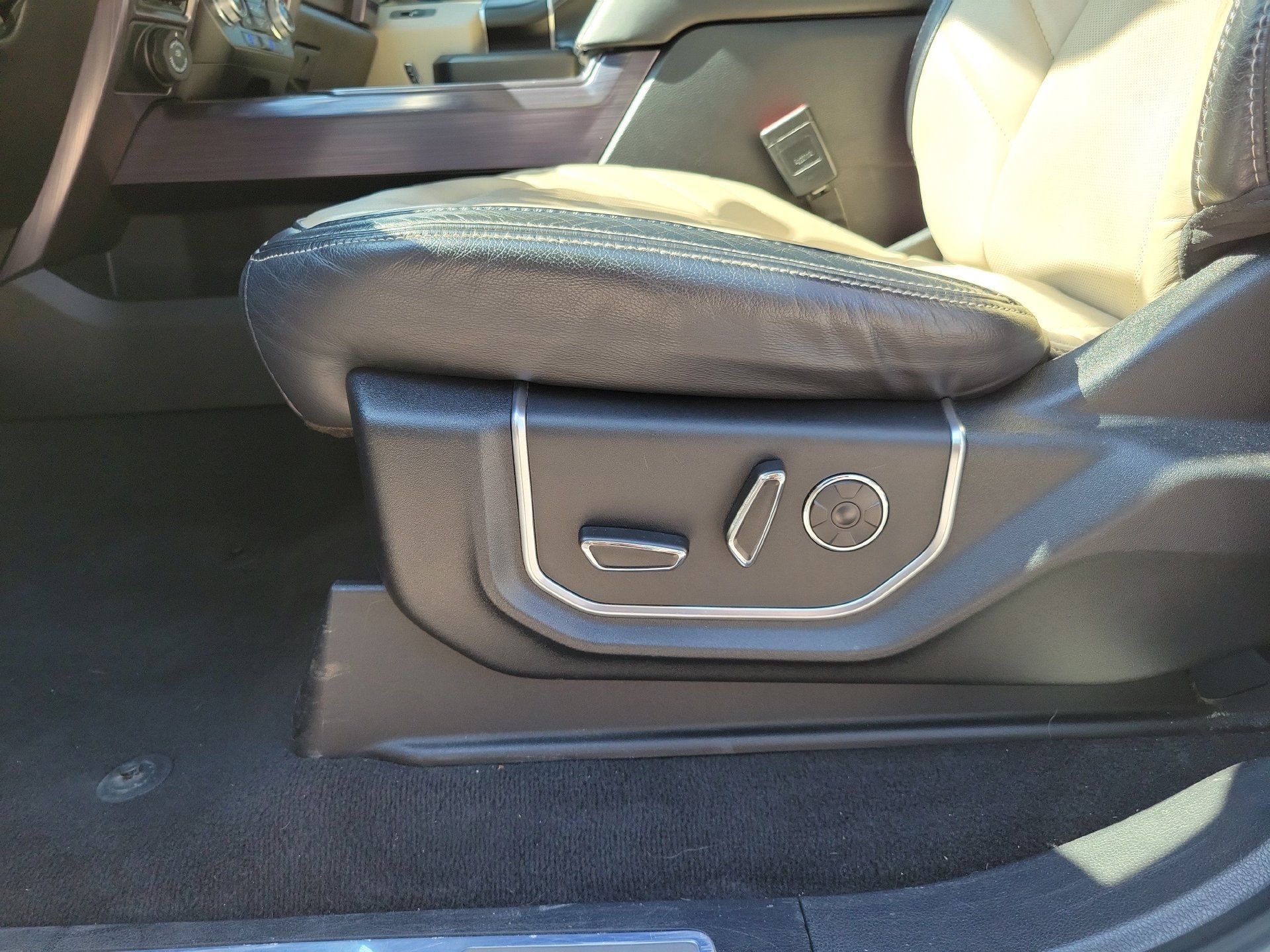 Used 2021 Ford F250 Limited AWD/4WD image 27