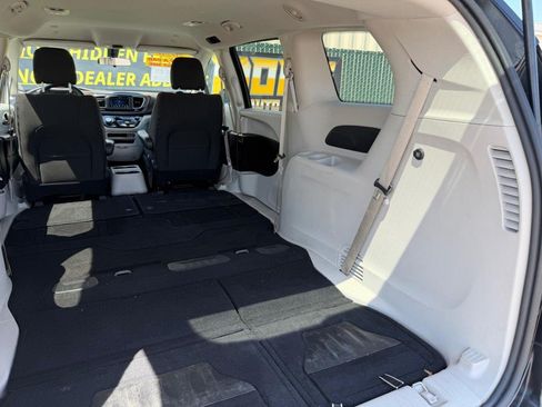 Used 2020 Chrysler Voyager LX FWD image 50