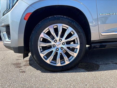 Used 2023 GMC Yukon XL Denali AWD/4WD image 2