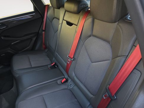 Used 2022 Porsche Macan image 10