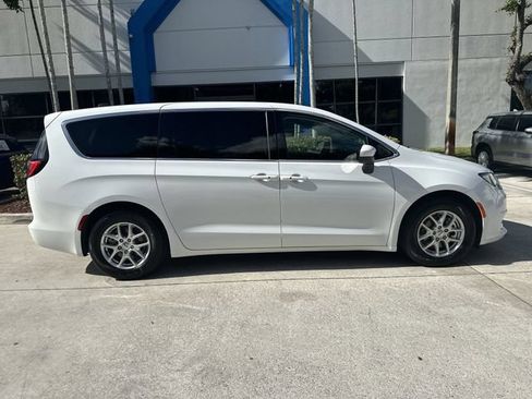 Used 2023 Chrysler Voyager LX FWD image 16