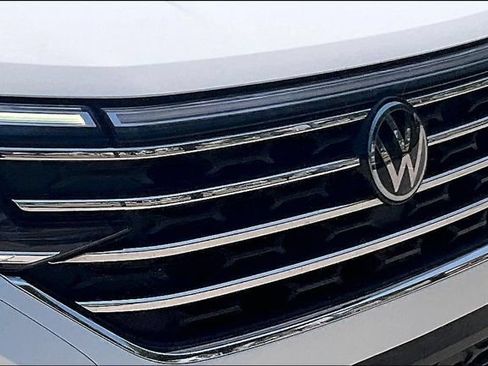 Used 2025 Volkswagen Atlas SE FWD image 27