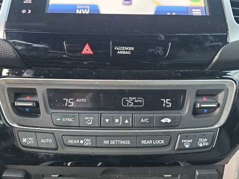 Used 2018 Honda Pilot Touring image 23