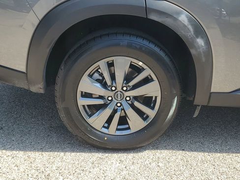 Used 2024 Nissan Pathfinder SV image 5