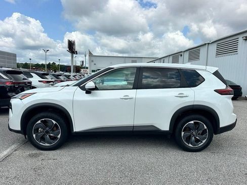 Used 2024 Nissan Rogue SV FWD image 5