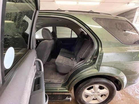 Used 2007 Kia Sorento LX w/ Sport Pkg image 23