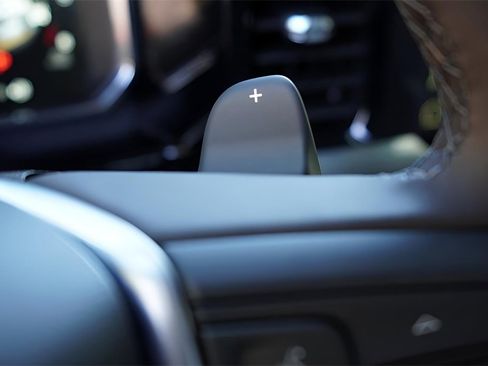 New 2026 GMC Sierra 1500 SLT image 17