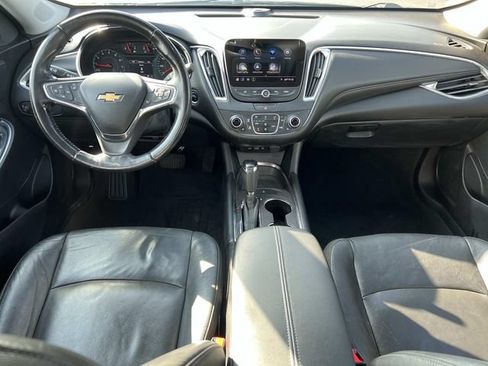 Used 2019 Chevrolet Malibu LT w/ Leather Package FWD image 11