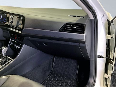 Used 2023 Volkswagen Jetta SE image 25