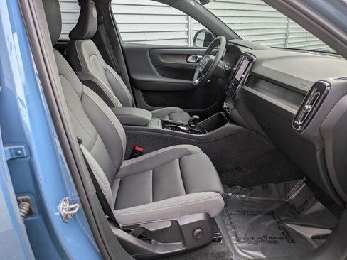 Used 2023 Volvo XC40 Recharge Core image 29