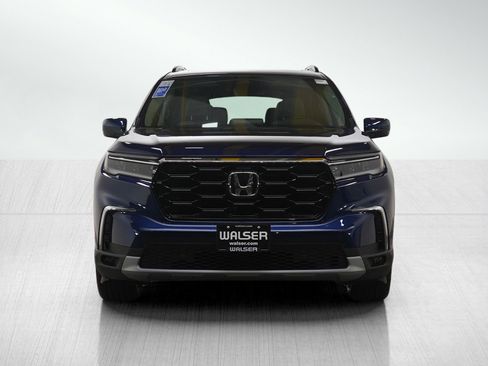 Used 2025 Honda Pilot Touring image 8