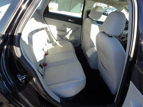 Used 2019 Volkswagen Jetta SE image 18