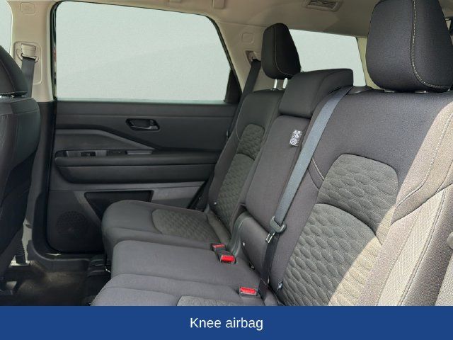 Used 2023 Nissan Pathfinder SV AWD/4WD image 16