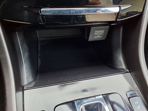 Used 2016 Honda Accord Touring image 8