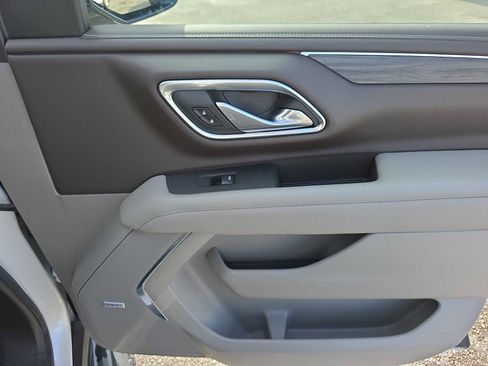 Used 2021 GMC Yukon XL SLT w/ SLT Premium Package image 40