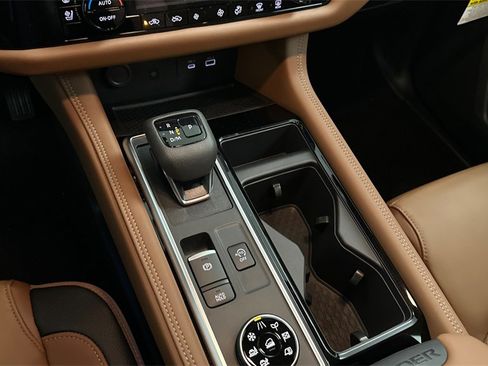 New 2025 Nissan Pathfinder Platinum w/ Cargo Package image 11