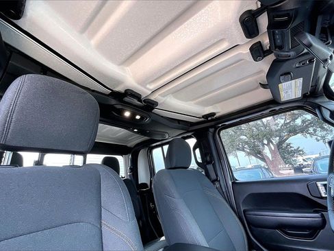 Used 2024 Jeep Gladiator Sport image 28