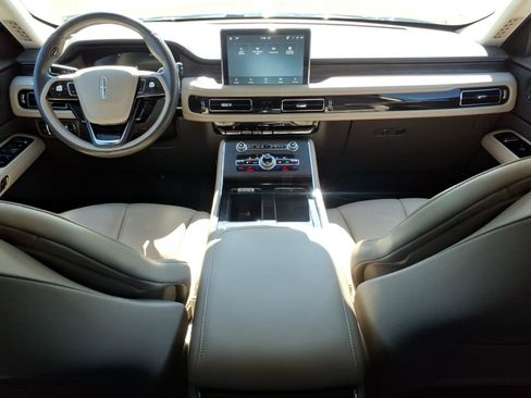 Used 2023 Lincoln Aviator Grand Touring w/ Elements Package Plus image 10