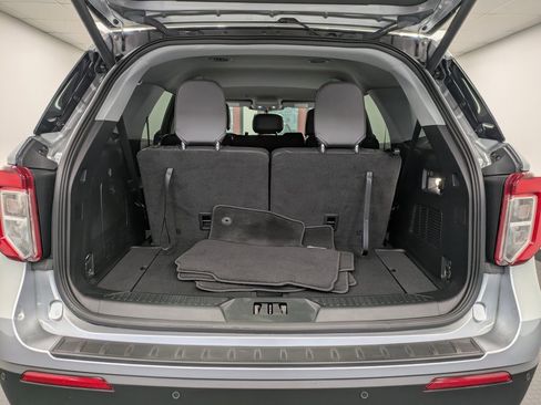 Used 2022 Ford Explorer XLT w/ Equipment Group 202A image 23