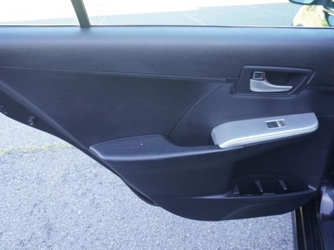 Used 2012 Toyota Camry SE FWD image 14
