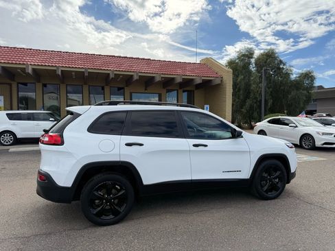Used 2016 Jeep Cherokee Sport image 11