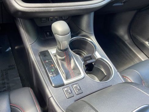 Used 2019 Toyota Highlander SE w/ Protection Package #3 AWD/4WD image 23