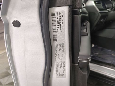 Used 2024 Jeep Grand Cherokee Altitude image 33