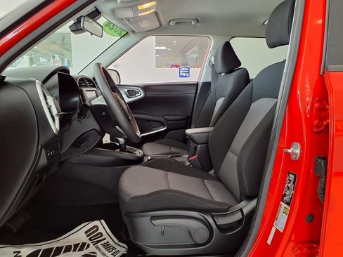 Used 2024 Kia Soul LX w/ Option Group 015 FWD image 13