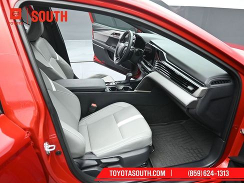 Used 2025 Toyota Camry SE image 34