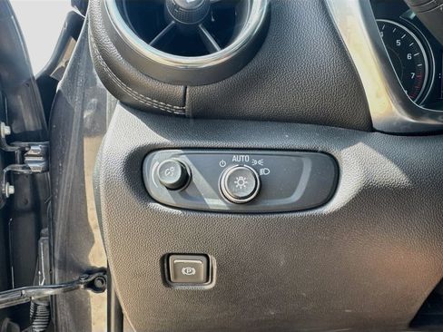 Used 2021 Chevrolet Blazer LT FWD image 19
