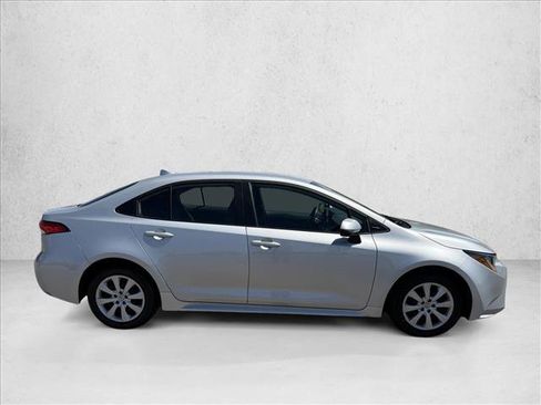 Used 2025 Toyota Corolla LE FWD image 4