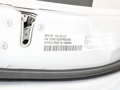 Used 2023 Chrysler Pacifica Limited image 46