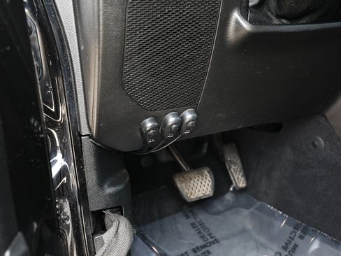 Used 2018 Jeep Wrangler Unlimited Sahara AWD/4WD image 23
