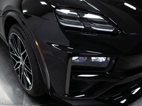 New 2026 Porsche Macan Turbo Electric AWD/4WD image 12