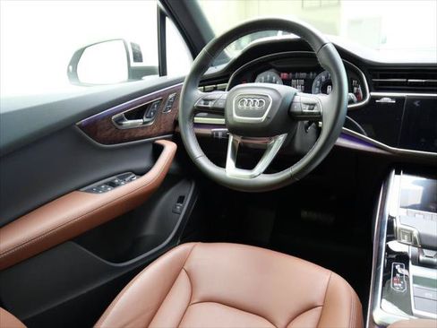 Certified 2025 Audi Q7 2.0T Premium Plus AWD/4WD image 32
